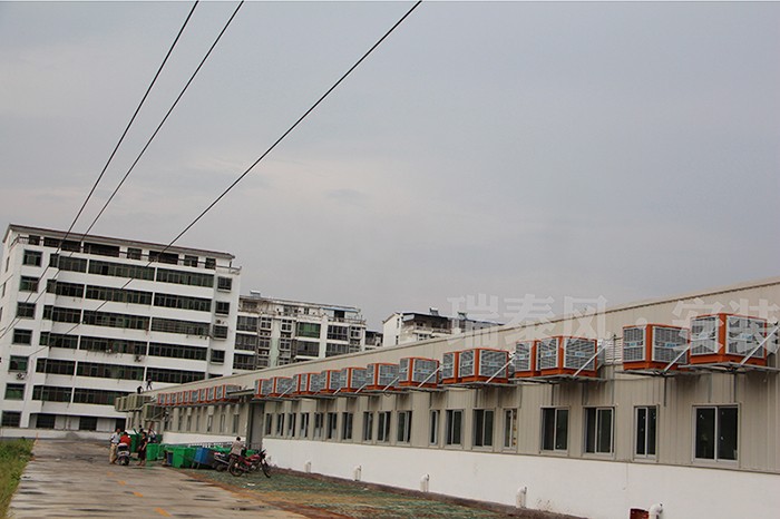 菜市場(chǎng)該如何通風(fēng)降溫呢？瑞泰風(fēng)環(huán)保空調(diào)為居民買菜送清涼