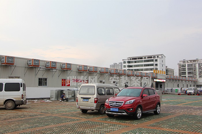 菜市場(chǎng)該如何通風(fēng)降溫呢？瑞泰風(fēng)環(huán)?？照{(diào)為居民買菜送清涼