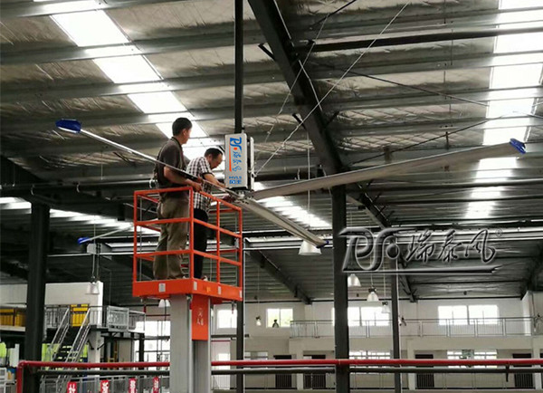 CNC車間大風(fēng)扇安裝，瑞泰風(fēng)大型工業(yè)風(fēng)扇一步到位！